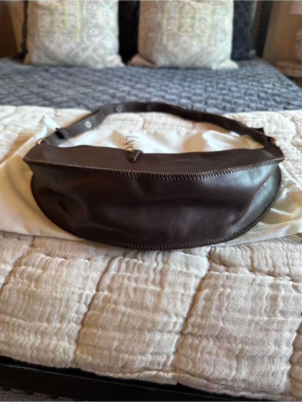 Lyon Leather Co handbag - Picture 2 of 8